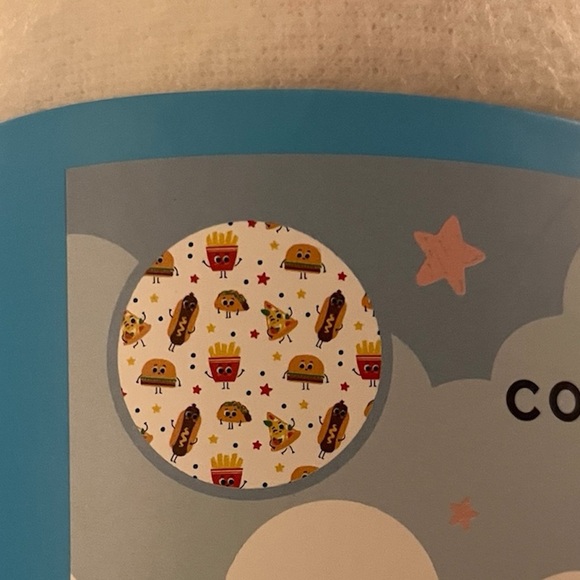 Comfort Bay Kids Plush Throw with fries, tacos, pizza and hot dogs! - Picture 3 of 4